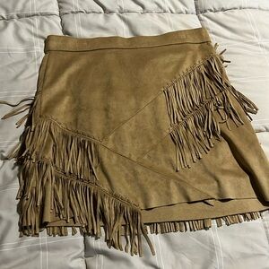 Soft fringe mini skirt